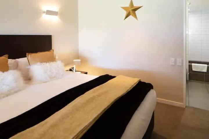 Stunning Lakeview 1 Bedroom Apartment كوينستاون المظهر الخارجي الصورة